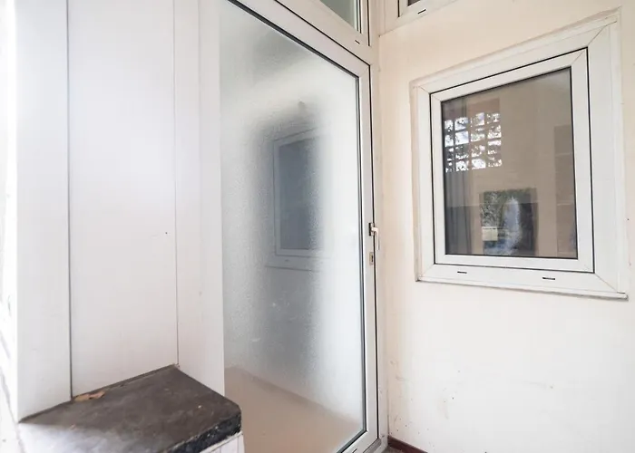 Modern And Cozy Near Main Station Coblença