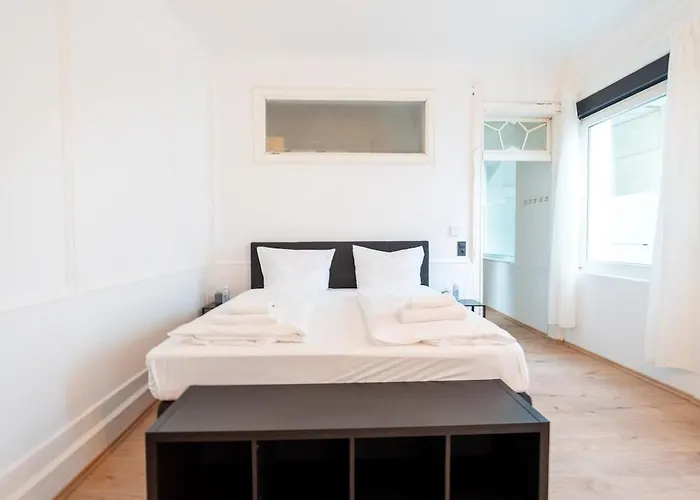 Modern And Cozy Near Main Station Coblença